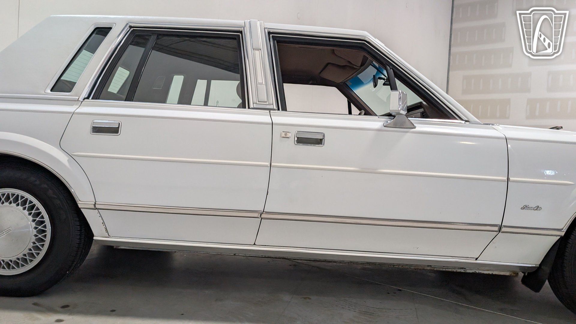 Used 1988 Lincoln Town Car RWD image 36