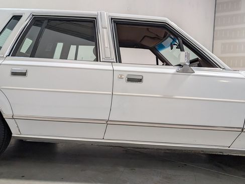Used 1988 Lincoln Town Car RWD image 36