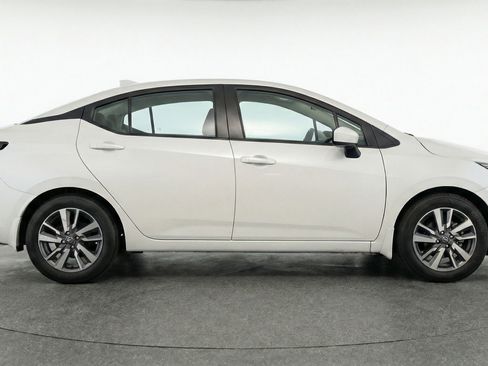 Used 2025 Nissan Versa SV image 11
