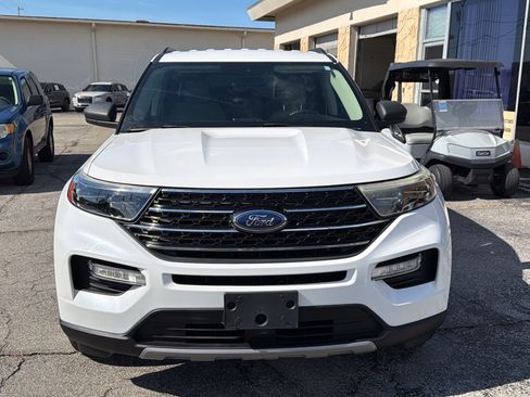 Used 2020 Ford Explorer XLT w/ Equipment Group 202A RWD image 9