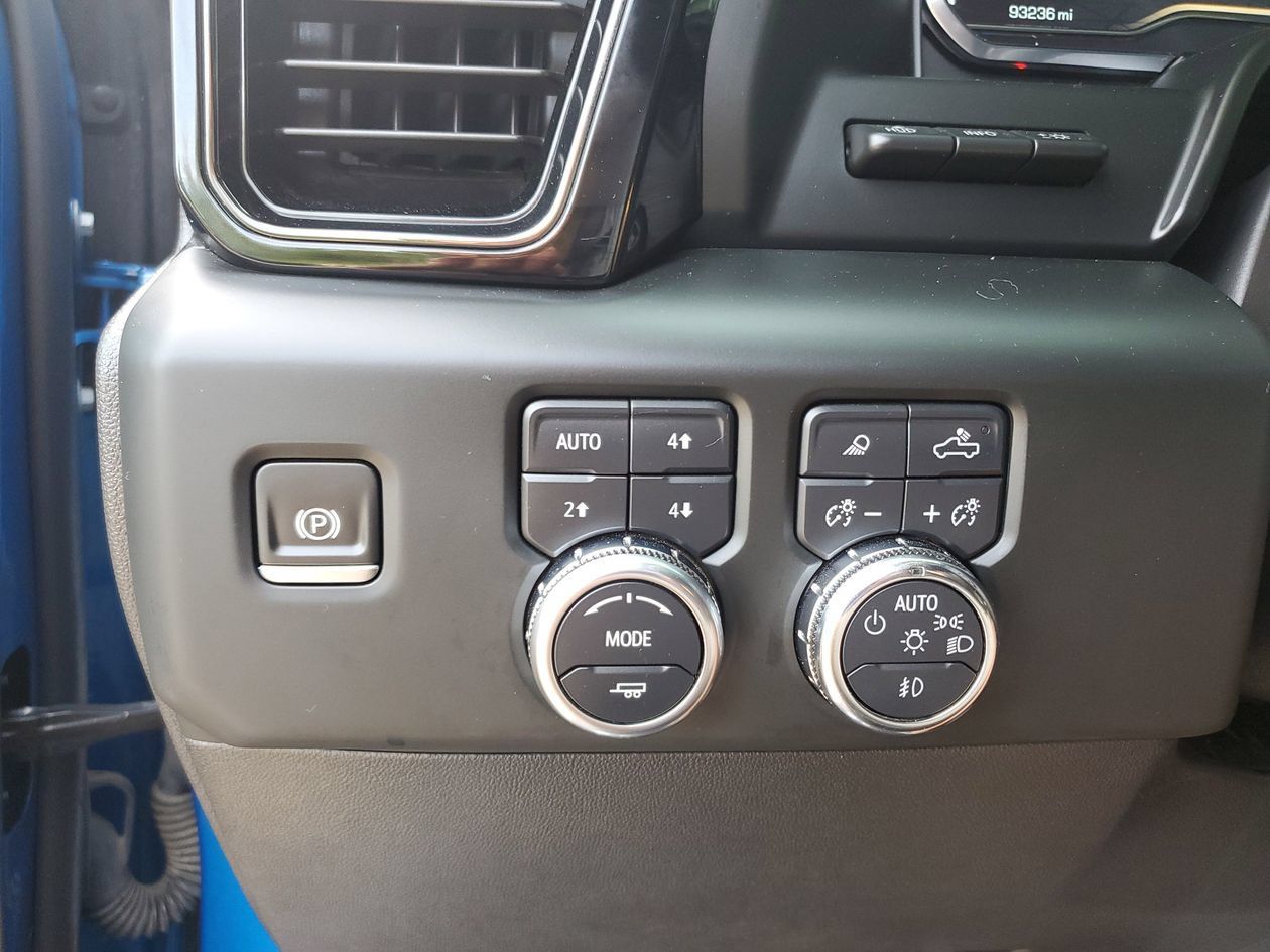 Used 2024 GMC Sierra 1500 AT4 w/ Technology Package AWD/4WD image 30