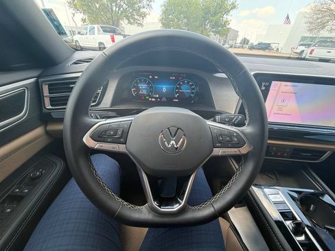 Used 2025 Volkswagen Atlas Cross Sport SE w/ Panoramic Sunroof Package AWD/4WD image 12