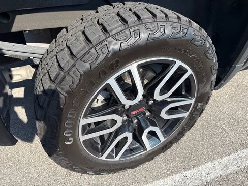 Used 2022 GMC Sierra 1500 AT4 w/ AT4 Preferred Package AWD/4WD image 12