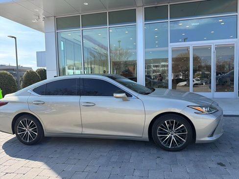 Used 2022 Lexus ES 350 w/ Premium Package image 9