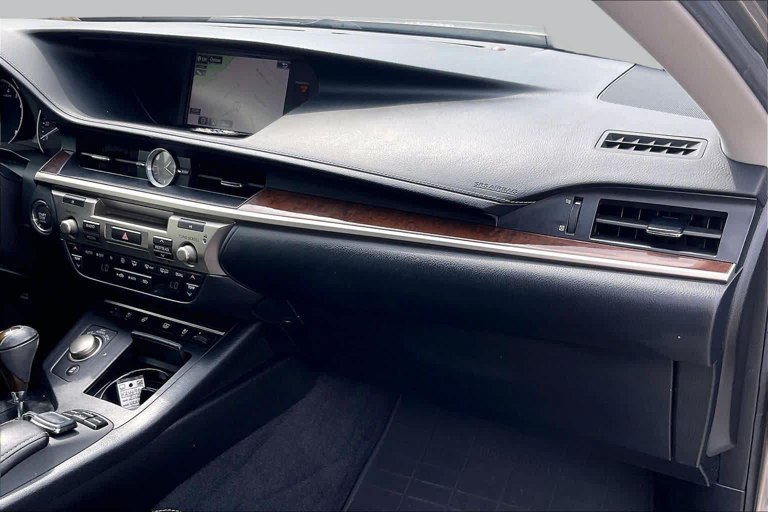 Used 2015 Lexus ES 350 w/ Luxury Package FWD image 18