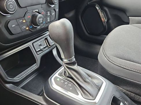Used 2020 Jeep Renegade Altitude FWD image 12