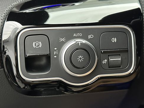 Used 2025 Mercedes-Benz CLA 250 4MATIC image 23