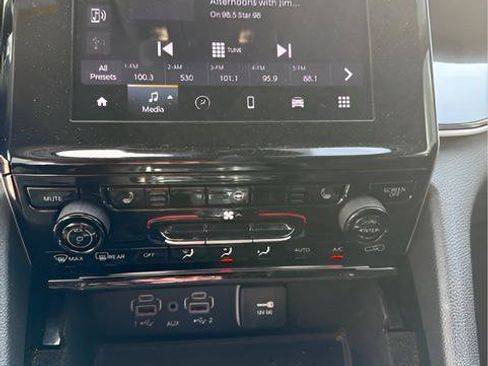 Used 2022 Jeep Grand Cherokee L Laredo w/ Luxury Tech Group I AWD/4WD image 7
