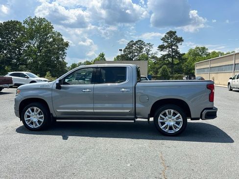 Used 2025 Chevrolet Silverado 1500 High Country w/ High Country Premium Package AWD/4WD image 3