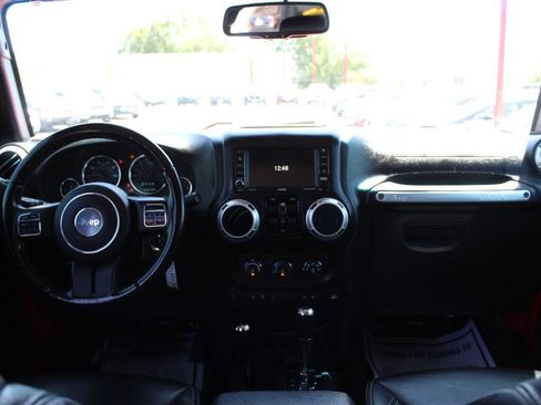 Used 2017 Jeep Wrangler Unlimited Rubicon w/ Connectivity Group AWD/4WD image 18
