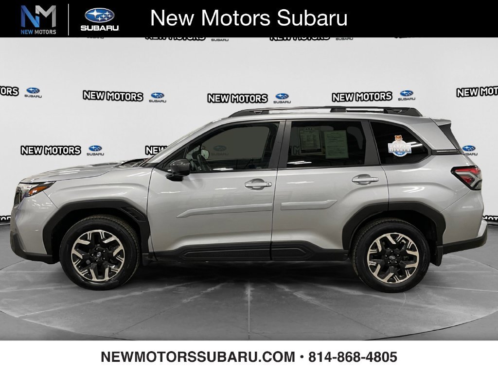 Used 2025 Subaru Forester Premium AWD/4WD image 2