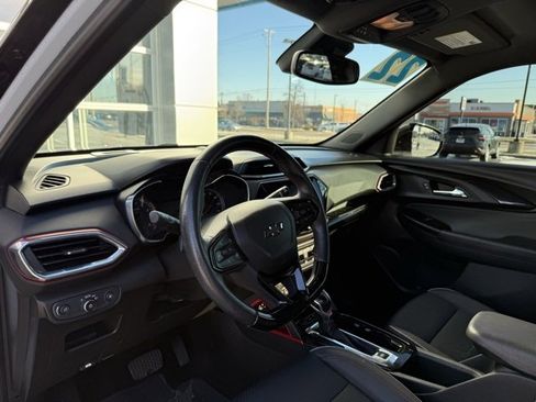 Used 2022 Chevrolet TrailBlazer RS w/ Sun and Liftgate Package image 6