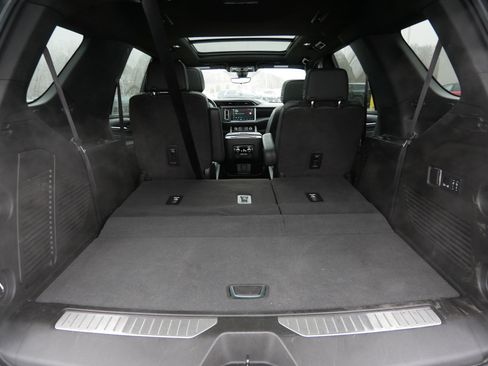 Used 2022 GMC Yukon Denali w/ Denali Premium Package image 19