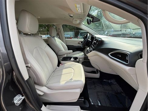 Used 2021 Chrysler Voyager Lxi FWD image 35
