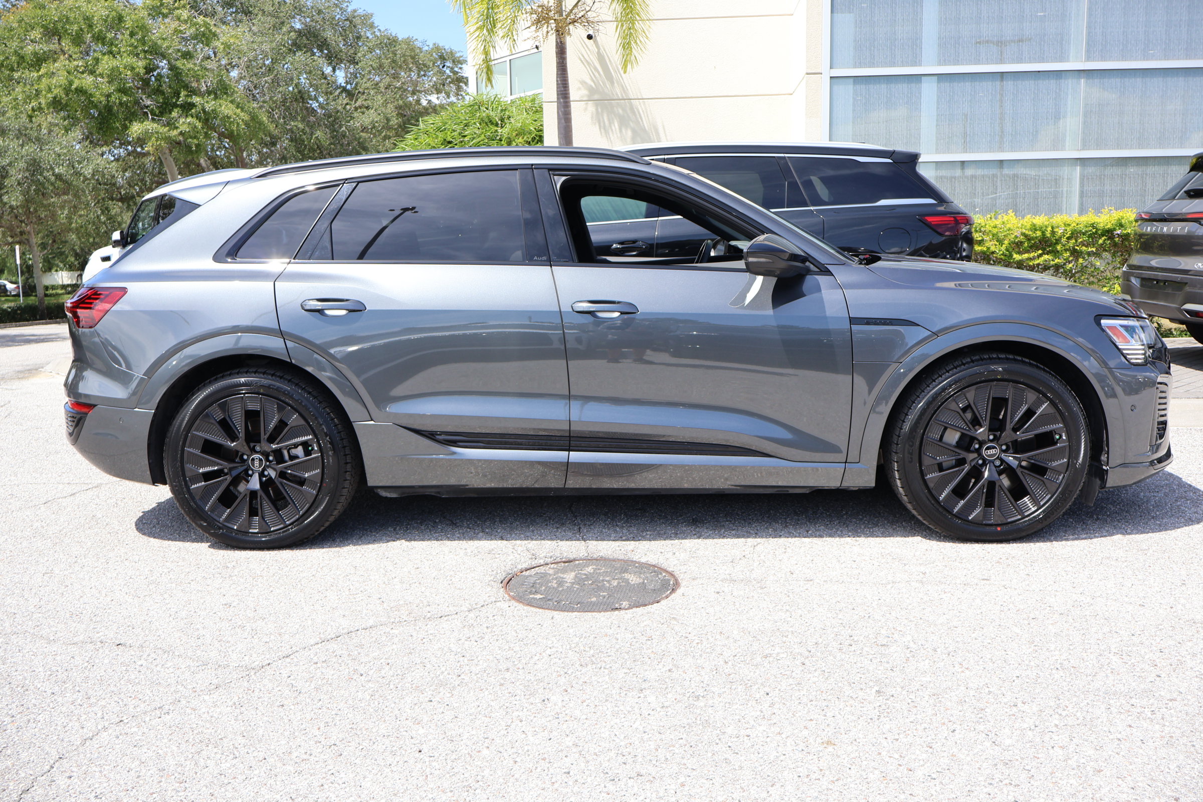Used 2024 Audi Q8 e-tron Prestige w/ Prestige Package AWD/4WD image 11