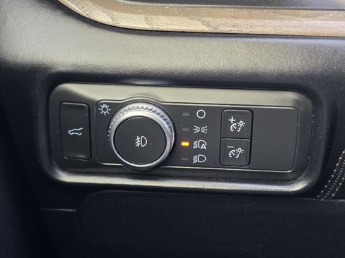 Used 2020 Ford Explorer Platinum w/ Premium Technology Package image 10