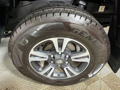 Used 2016 Toyota Tacoma TRD Sport image 20