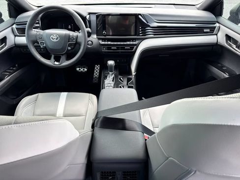 Used 2025 Toyota Camry SE w/ Convenience Package FWD image 18