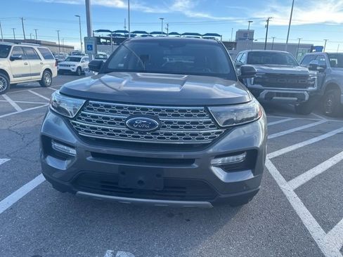 Used 2022 Ford Explorer Limited image 2