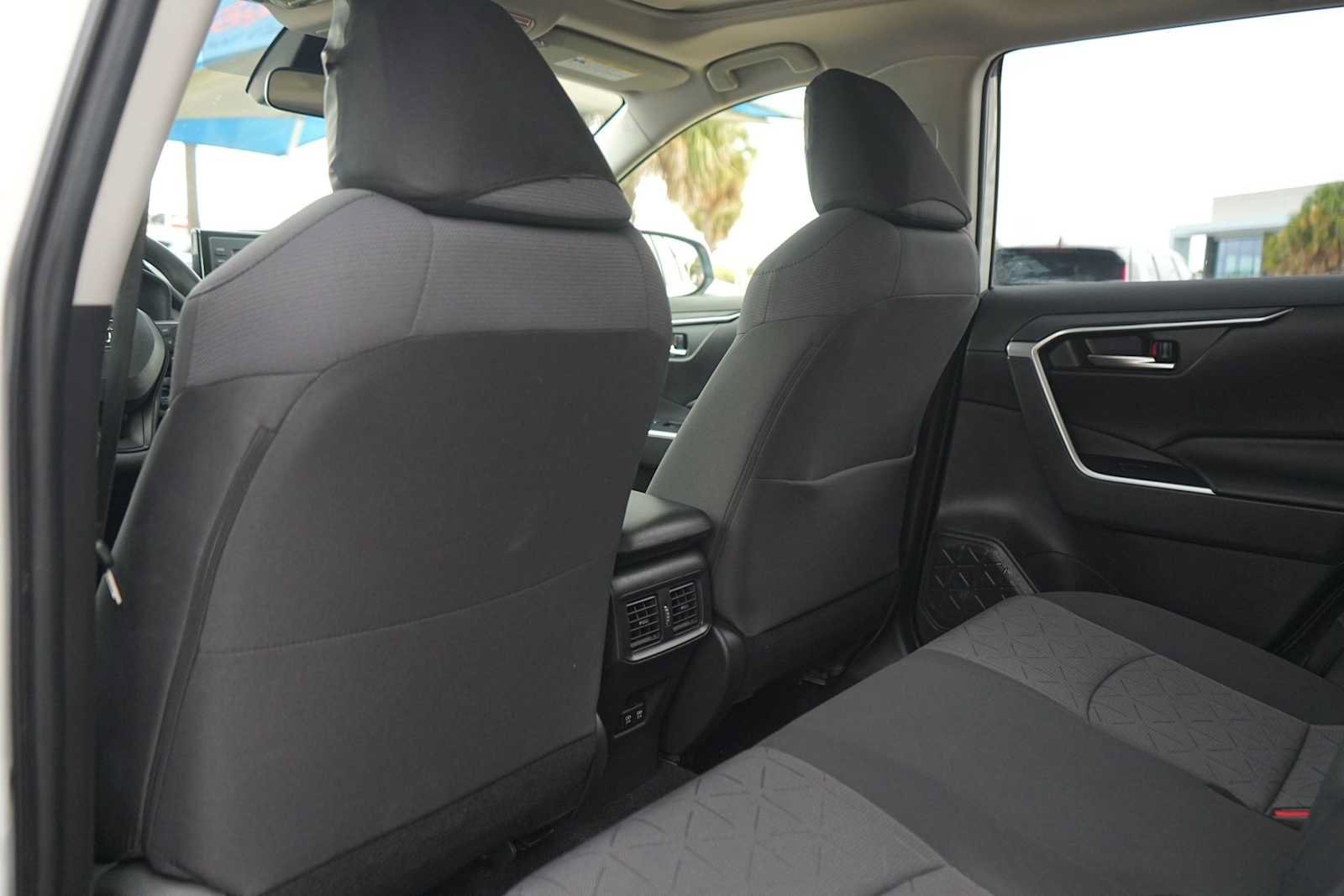 Used 2021 Toyota RAV4 XLE w/ Convenience Package FWD image 13