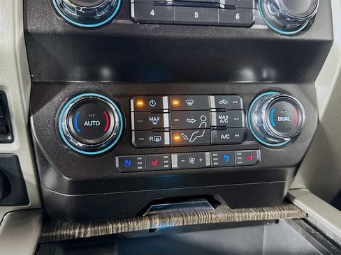 Used 2021 Ford F250 Lariat w/ Lariat Value Package AWD/4WD image 29