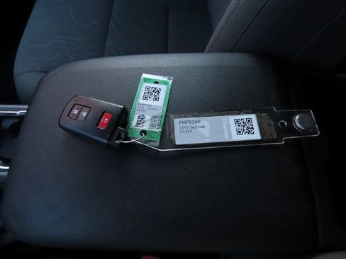 Used 2019 Toyota Tacoma TRD Sport image 26