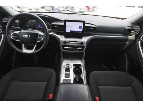Used 2023 Ford Explorer XLT RWD image 12