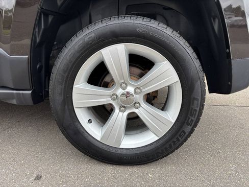 Used 2014 Jeep Patriot Latitude AWD/4WD image 12