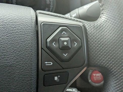 Used 2020 Toyota Tacoma TRD Off-Road w/ TRD Premium Off Road Package AWD/4WD image 32