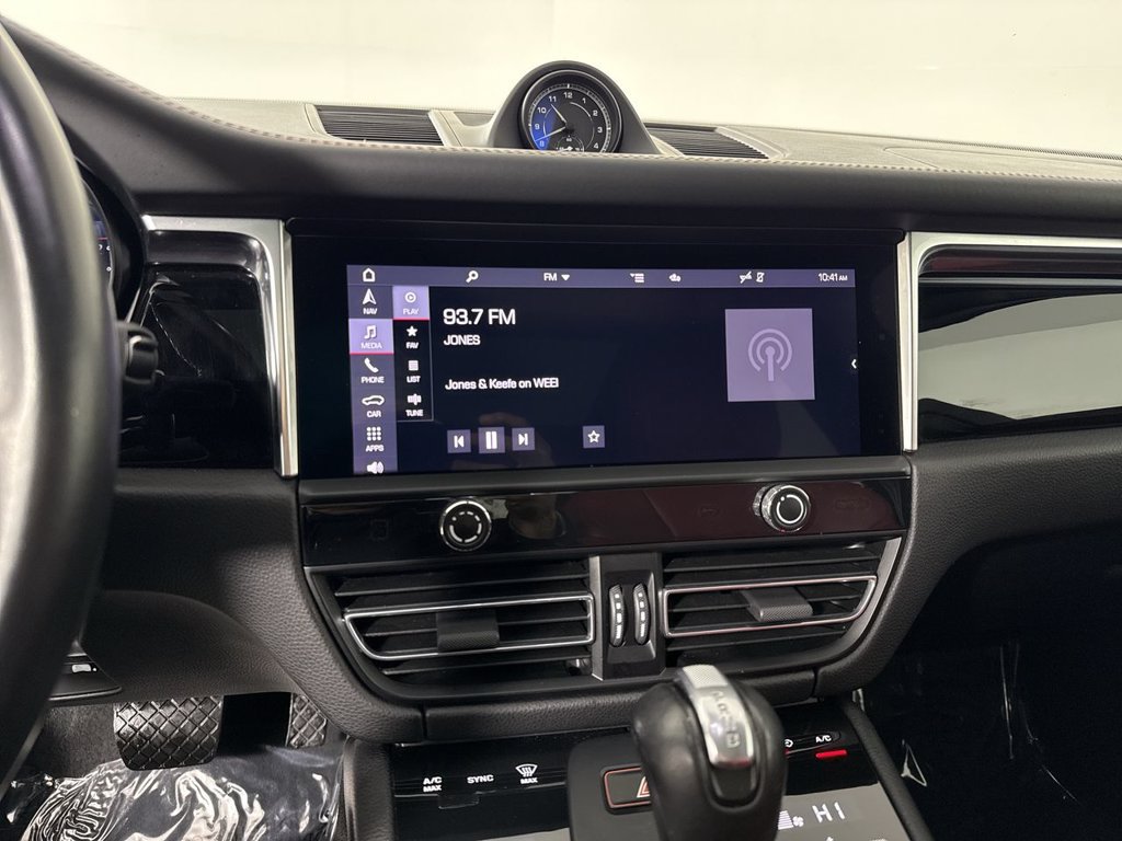 Certified 2023 Porsche Macan AWD/4WD image 27