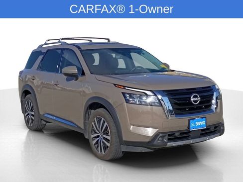 Used 2023 Nissan Pathfinder Platinum FWD image 3