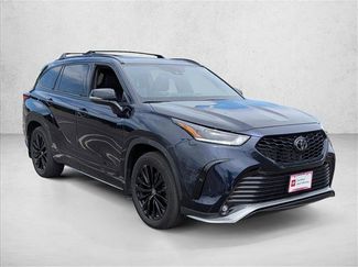 Used 2023 Toyota Highlander XSE FWD video 3