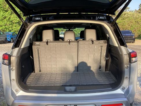 Used 2024 Nissan Pathfinder SL w/ SL Premium Package FWD image 4