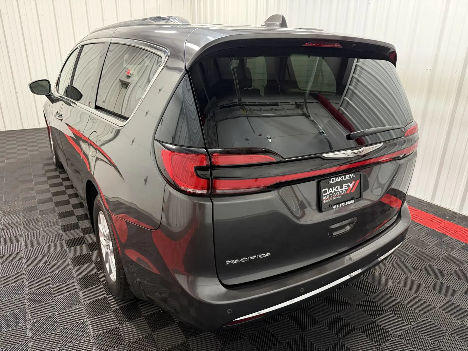 Used 2021 Chrysler Pacifica Touring-L FWD image 13