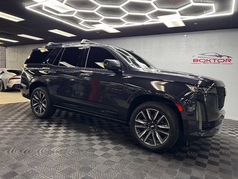 Used 2022 Cadillac Escalade Sport Platinum w/ Heavy-Duty Trailer Package image 2