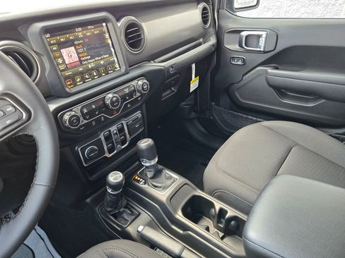 Used 2023 Jeep Gladiator Sport AWD/4WD image 23