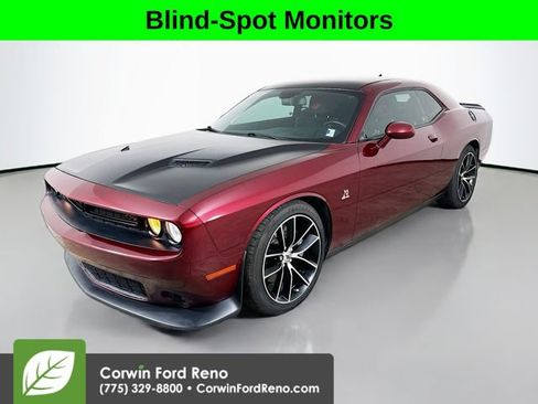 Used 2017 Dodge Challenger R/T Scat Pack w/ Leather Interior Group RWD image 3