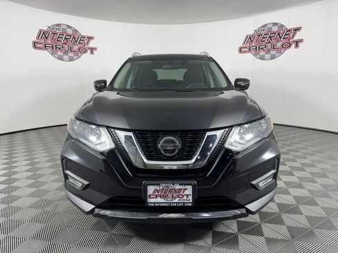Used 2018 Nissan Rogue SV image 2