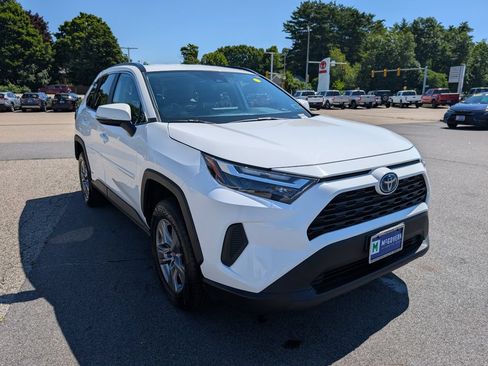 Used 2024 Toyota RAV4 LE AWD/4WD image 8