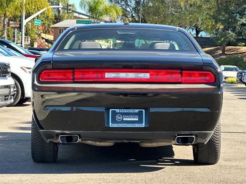 Used 2013 Dodge Challenger SXT image 4