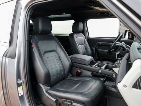 Used 2021 Land Rover Defender 90 X-Dynamic S image 28