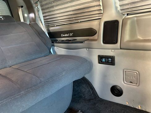 Used 2018 GMC Savana 2500 w/ Enhanced Convenience Package image 25