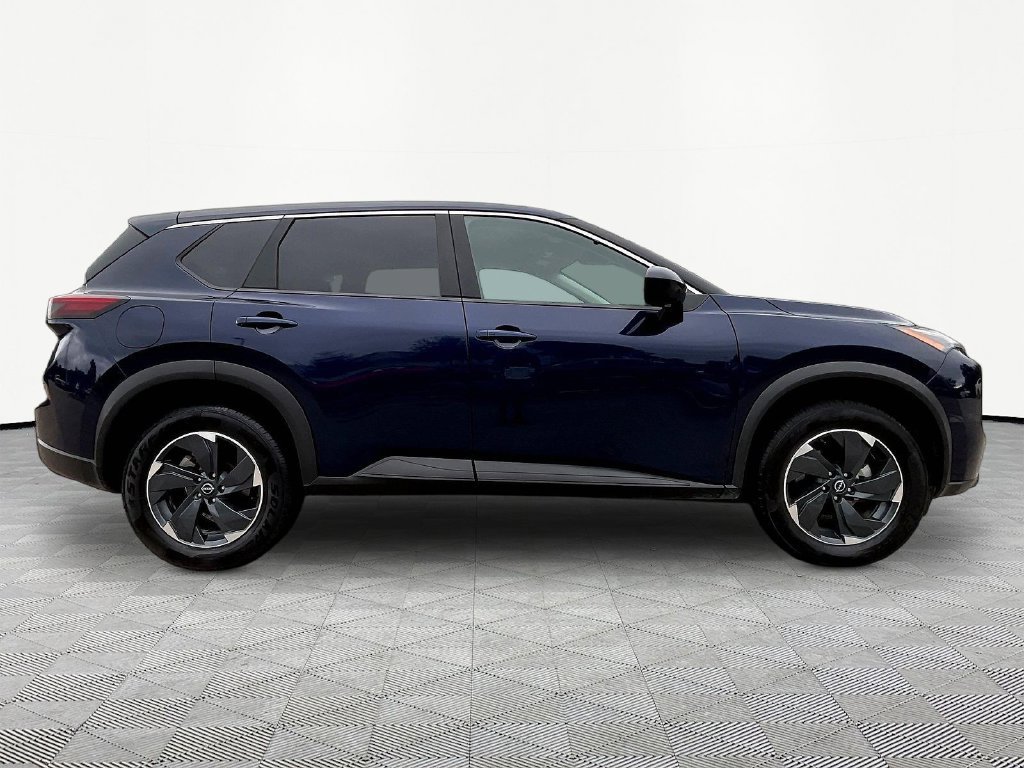 Used 2024 Nissan Rogue SV AWD/4WD image 5