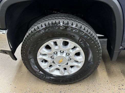 Used 2023 Chevrolet Silverado 2500 LTZ AWD/4WD image 7