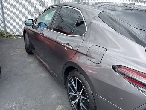 Used 2021 Toyota Camry SE w/ Carpet Mat Package (TMS) FWD image 2