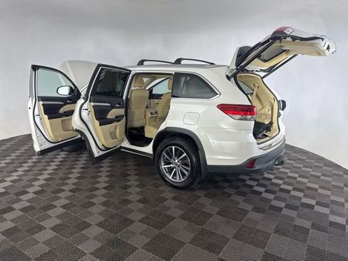 Used 2019 Toyota Highlander XLE AWD/4WD image 20
