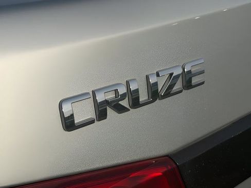 Used 2015 Chevrolet Cruze LT image 6