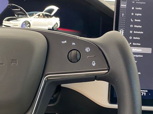 Used 2022 Tesla Model S AWD image 29