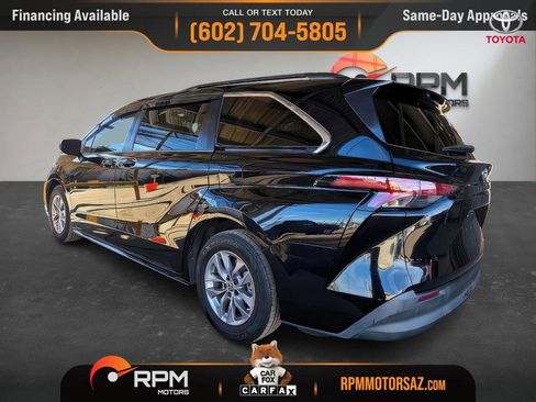 Used 2021 Toyota Sienna LE w/ LE Plus Package image 4