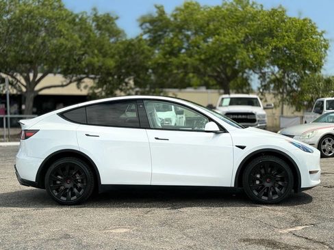 Used 2023 Tesla Model Y Long Range AWD/4WD image 10